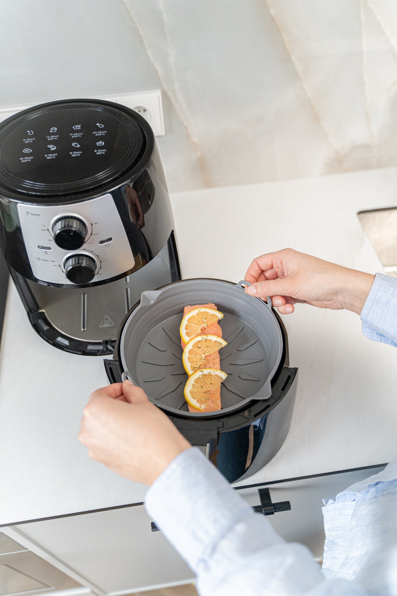 Baking dish for hot air fryer - round